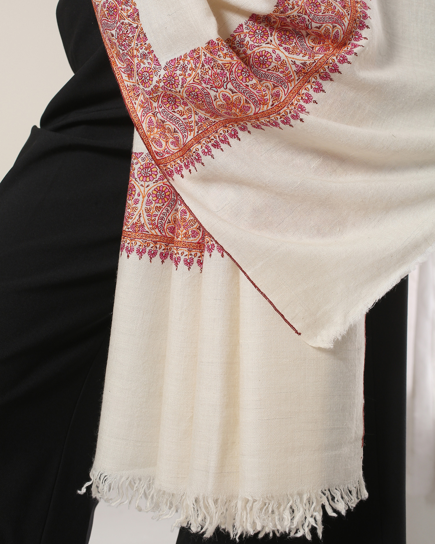 Rangeen Dor Pashmina Sozni Shawl – Fuchsia, Offwhite KCS Kashmir