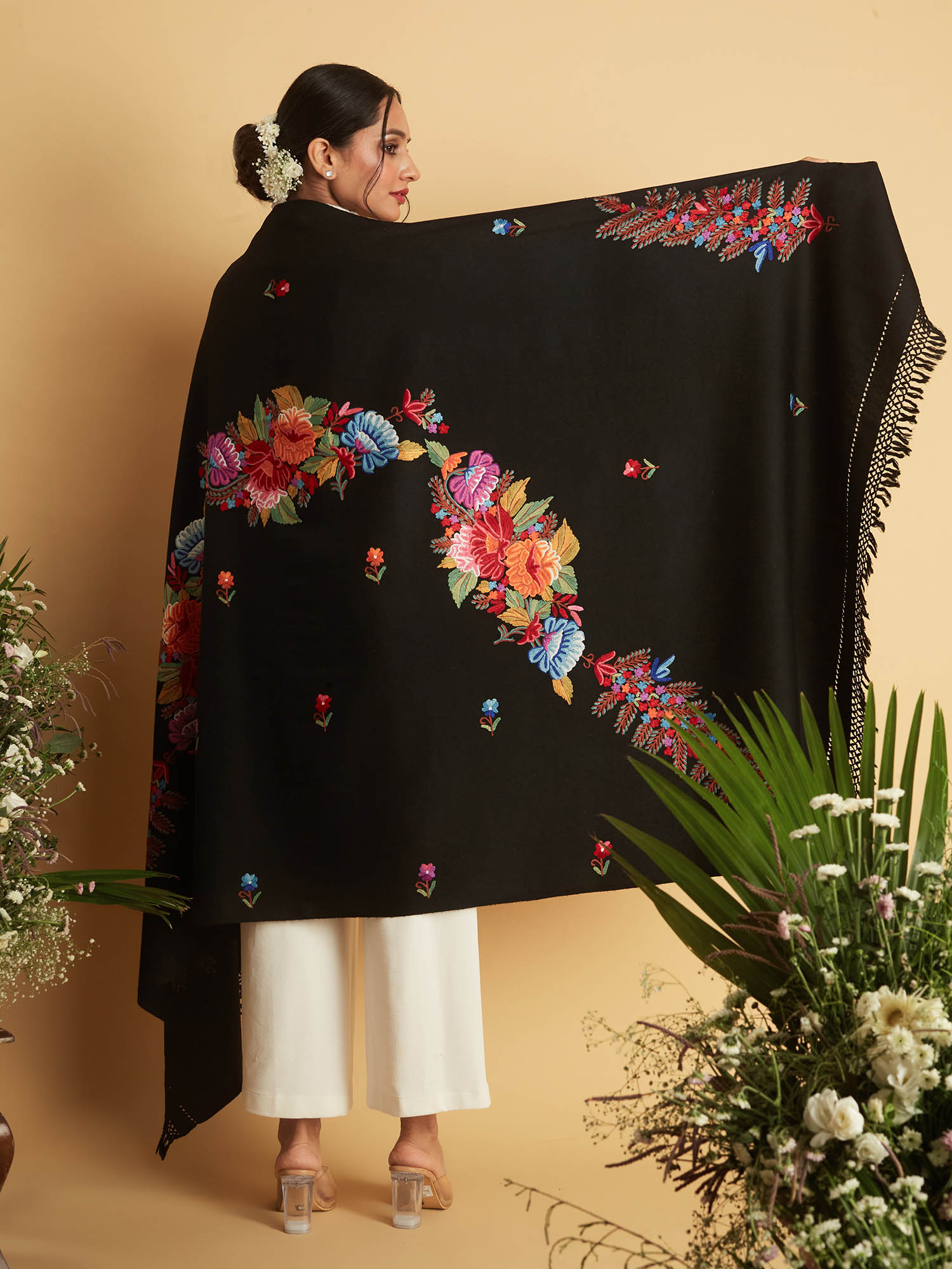 Dubdaar Ari Hand Embroidery Wool Shawl – Beirut Black