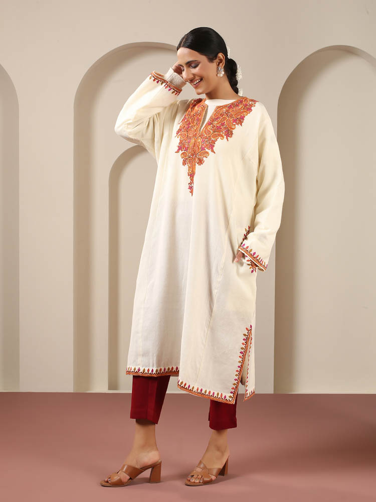 ImageApricot & Ivory Naaldar Ari Wool Phiran