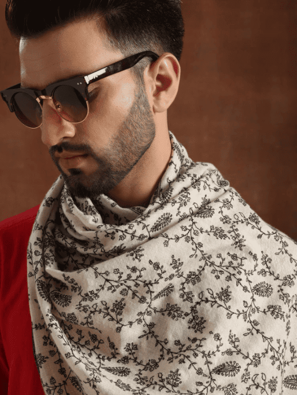 A Tehreerkar is the artisan who outlines each motif with precision