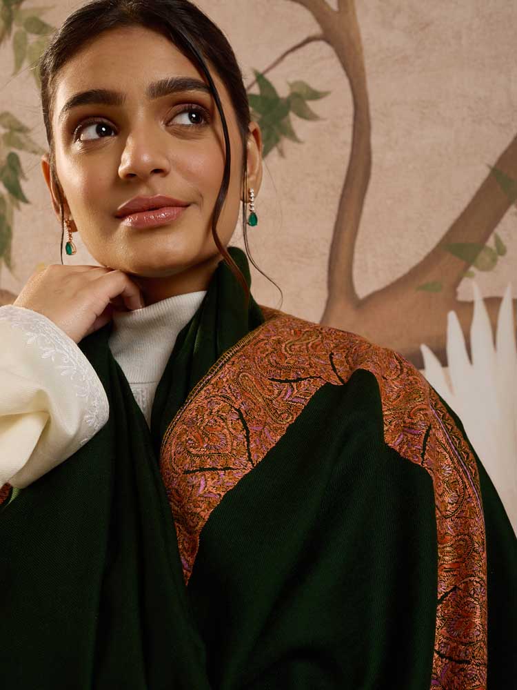 ImageNishaan Sozni Dordaar Hand Embroidery Shawl – Bottle Green