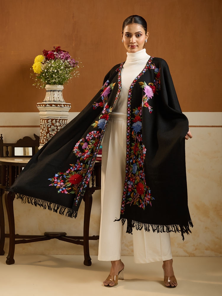 ImageLinn Floral Ari Emb Wool Cape – Multi, Black