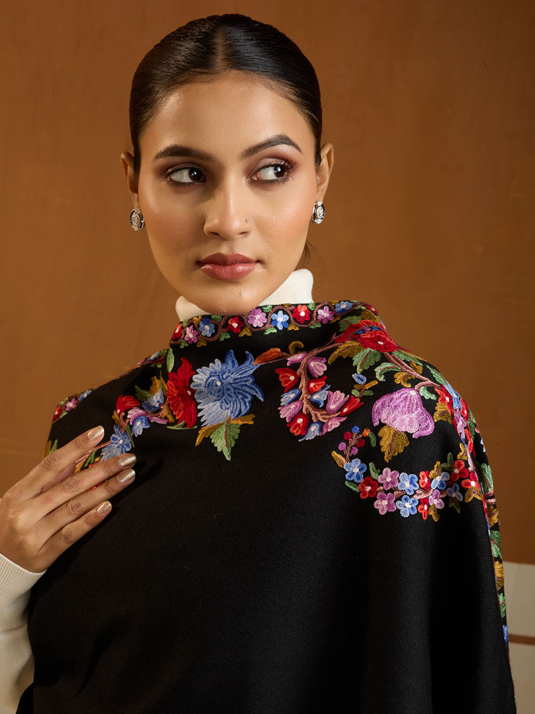 ImageLinn Floral Ari Emb Wool Cape – Multi, Black