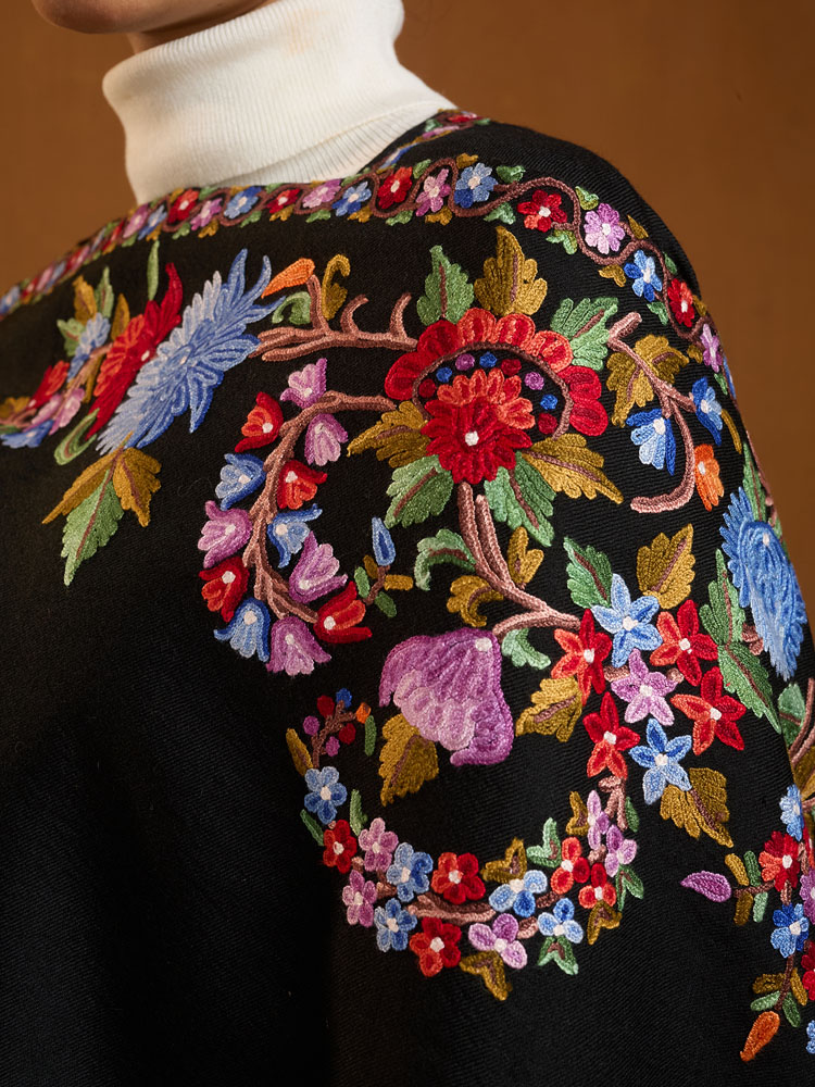 ImageLinn Floral Ari Emb Wool Cape – Multi, Black