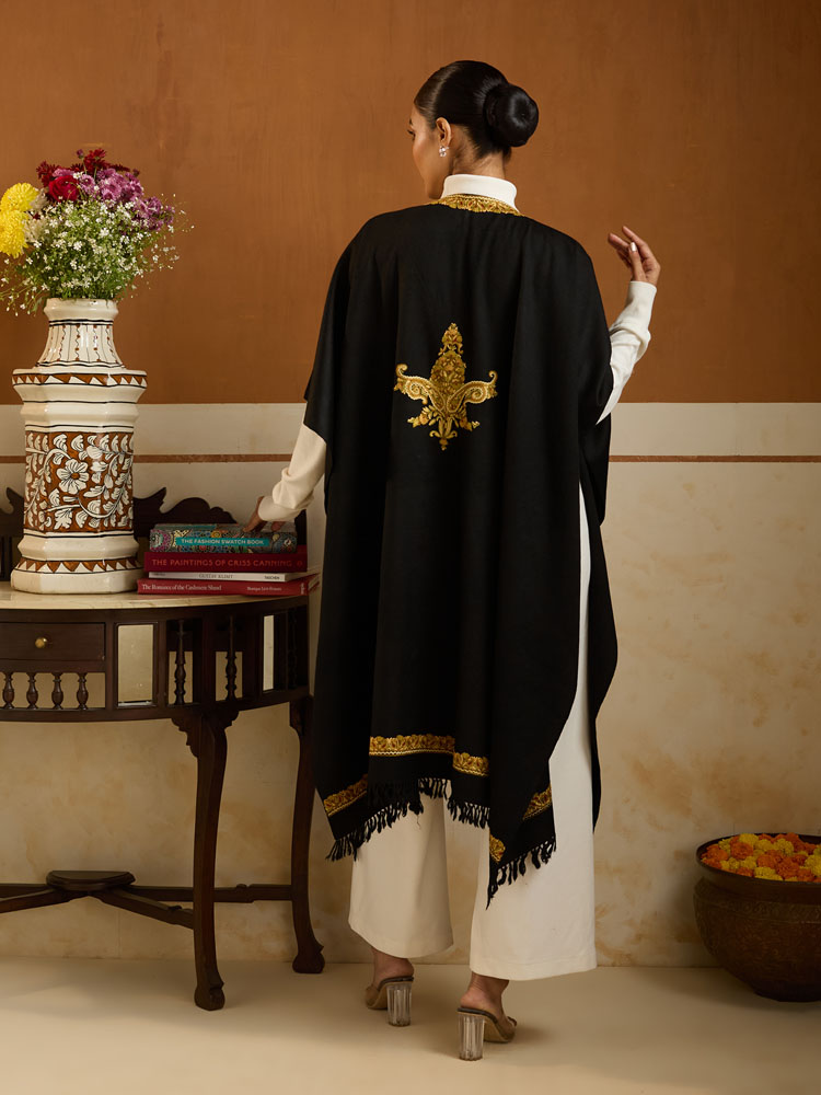 ImageNori Paisley Ari Emb Wool Poncho – Autumn Black