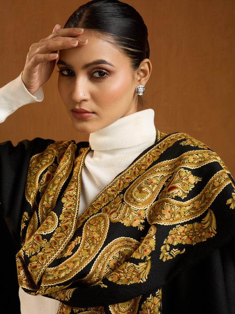 ImageNori Paisley Ari Emb Wool Poncho – Autumn Black