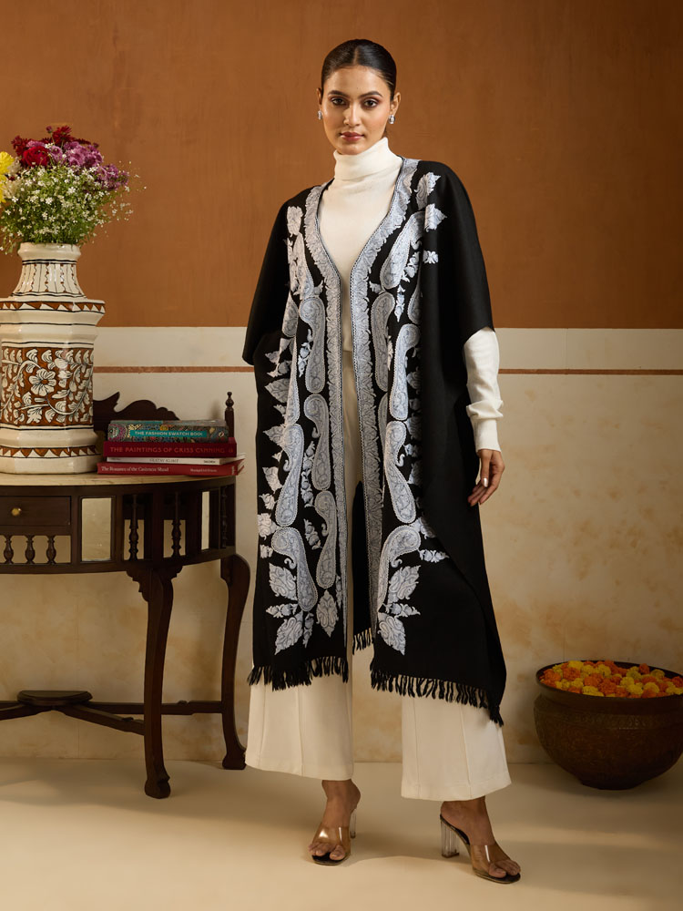 ImageMiro Paisley Ari Emb Wool Poncho – Silver, Black