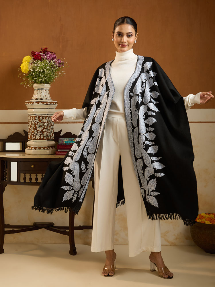 ImageMiro Paisley Ari Emb Wool Poncho – Silver, Black