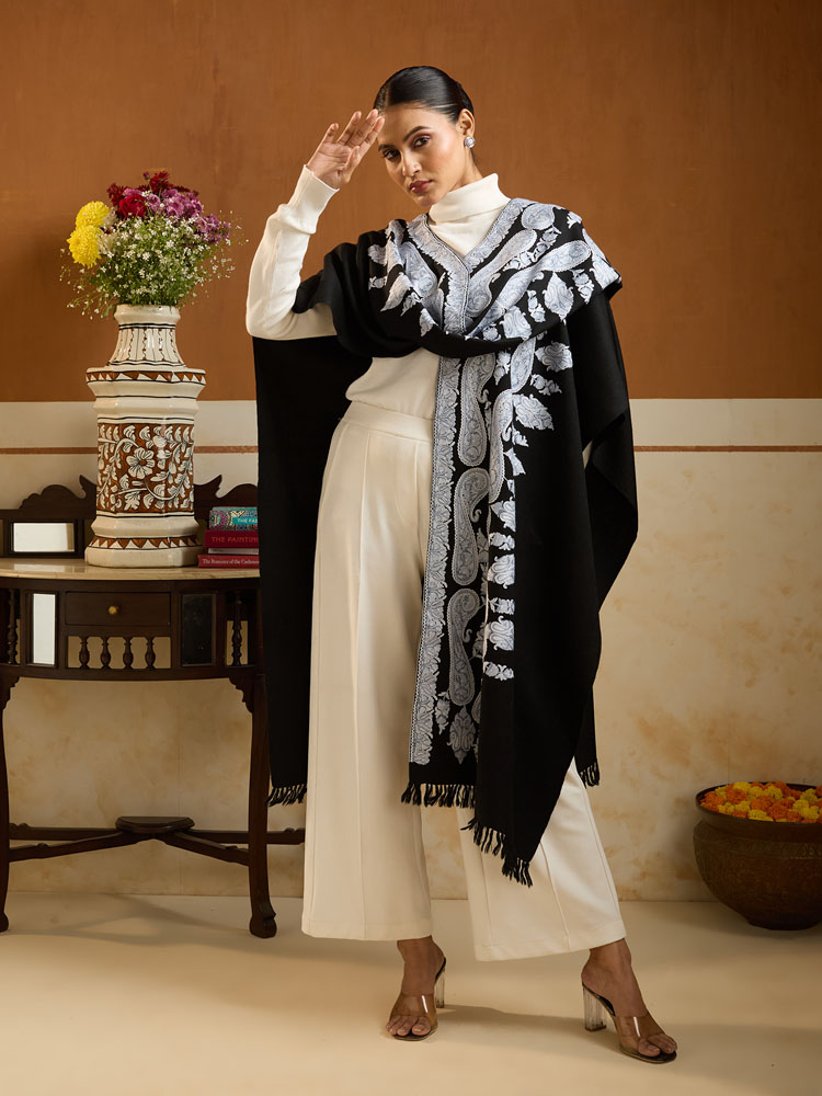 ImageMiro Paisley Ari Emb Wool Poncho – Silver, Black