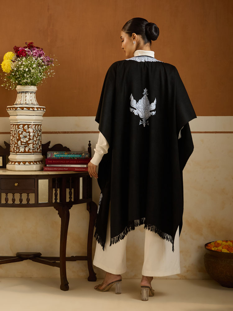 ImageMiro Paisley Ari Emb Wool Poncho – Silver, Black