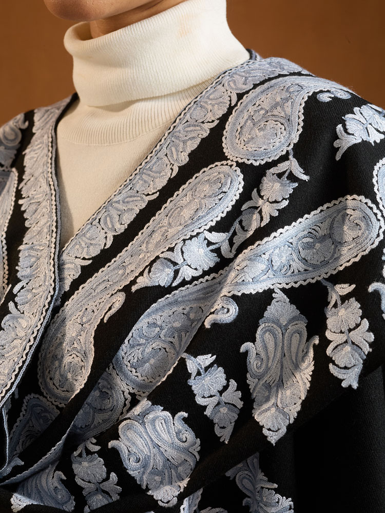 ImageMiro Paisley Ari Emb Wool Poncho – Silver, Black