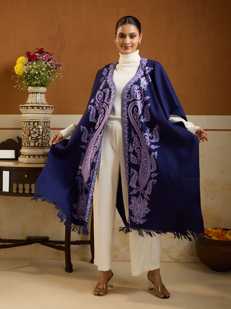 ImageSela Paisley Ari Emb Wool Poncho – Orchid, Navy
