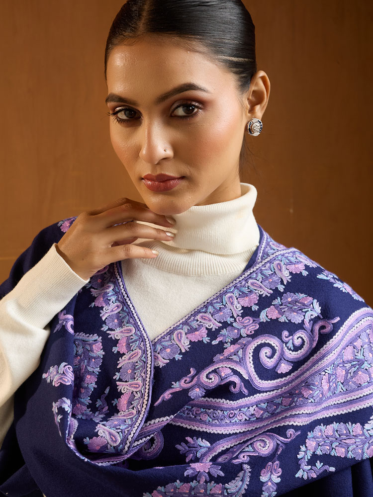 ImageSela Paisley Ari Emb Wool Poncho – Orchid, Navy