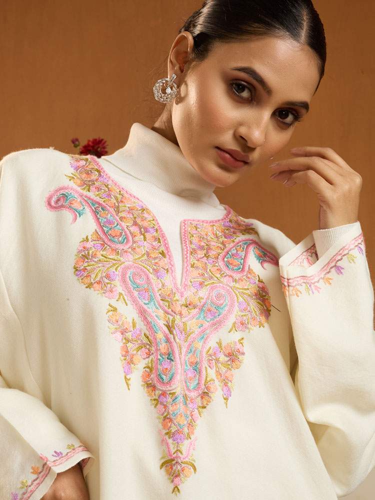 ImageSigne Paisley Ari Wool Phiran – Cloud, Multi