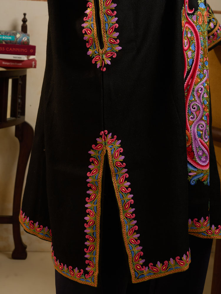 ImageAurielle Paisley Ari Wool Phiran – Medina Multi