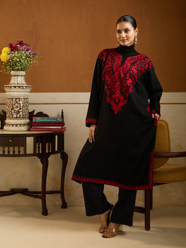 ImageEira Paisley Ari Wool Phiran – Red, Black