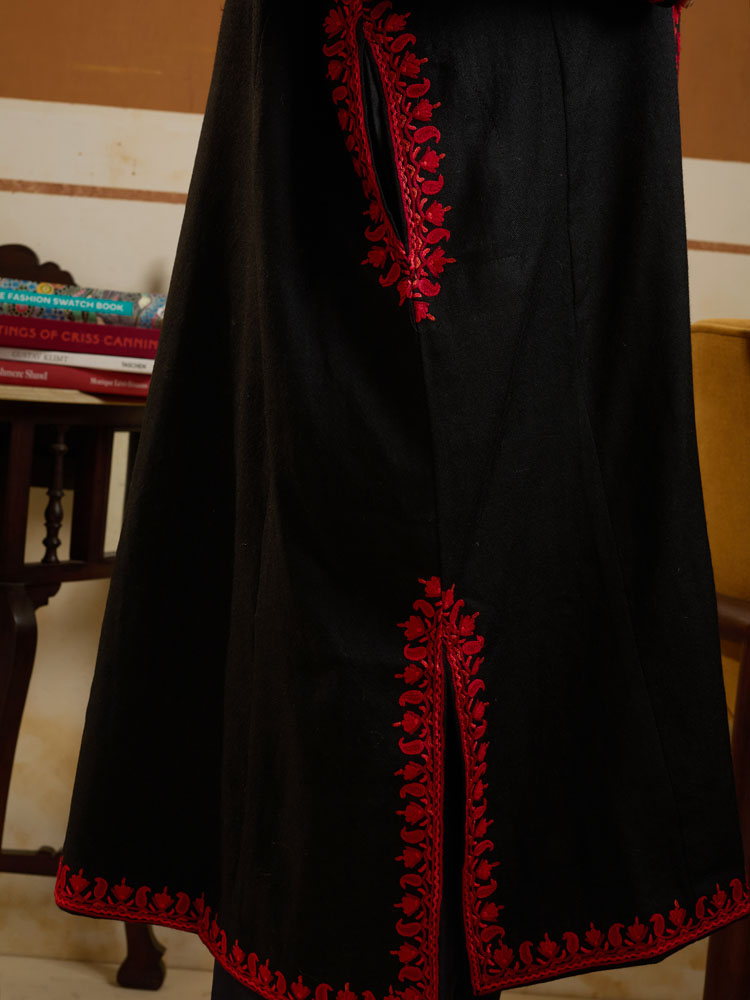 ImageEira Paisley Ari Wool Phiran – Red, Black