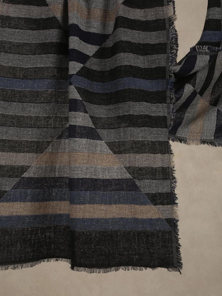 ImageRuna Lambswool Stole – Black, Grey