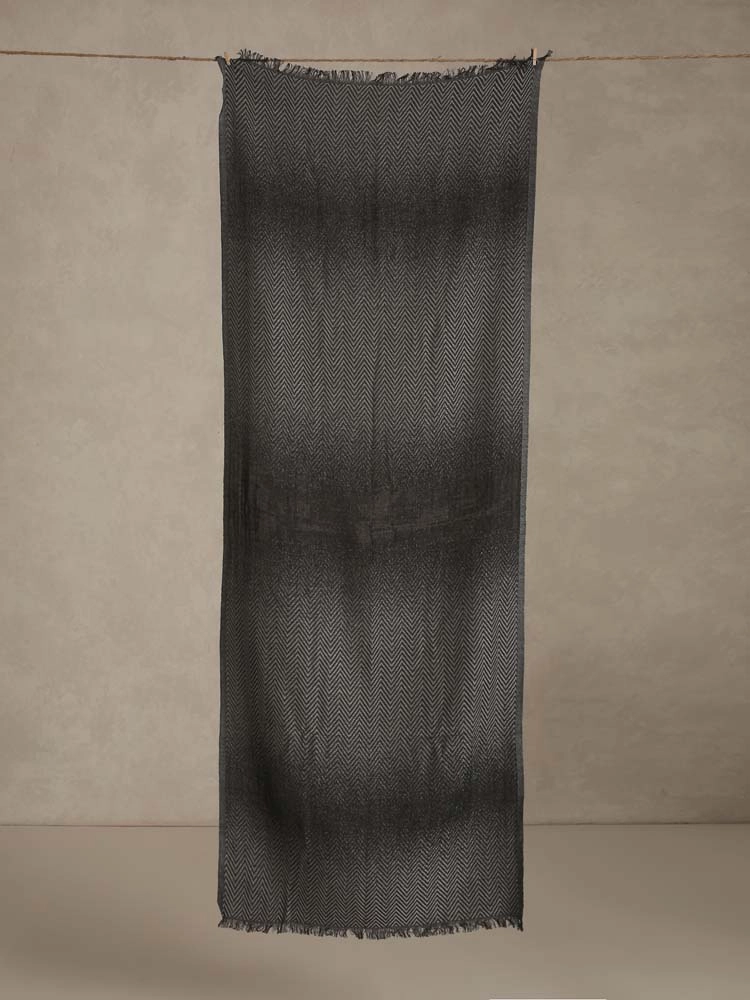 ImageSfumato Herringbone Weave Stole – Gradient Grey