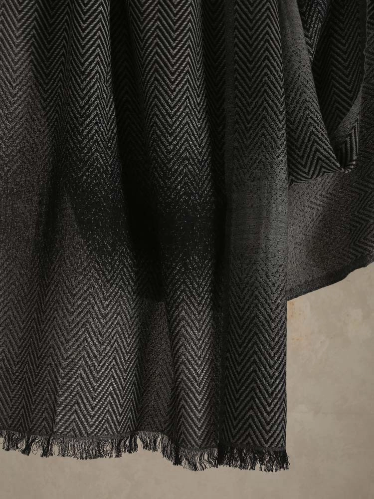 ImageSfumato Herringbone Weave Stole – Gradient Grey