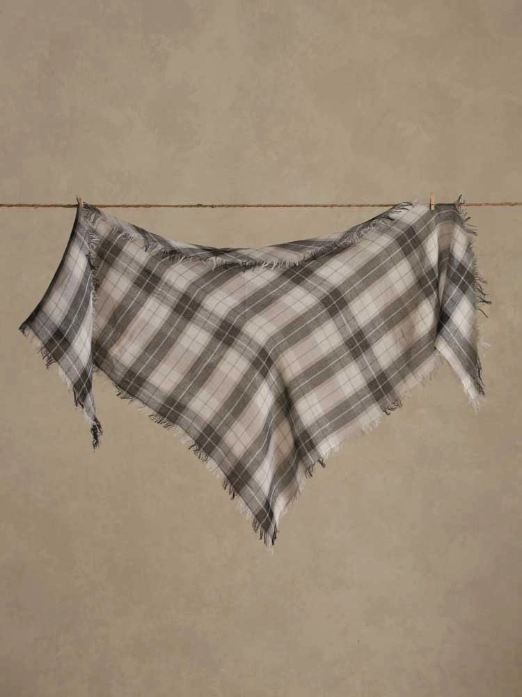 ImageBjorn Checks Triangle Stole – Offwhite, Black