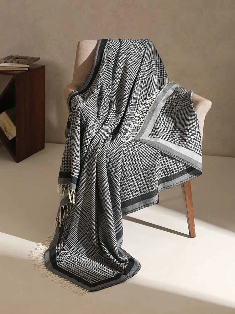 ImageSvala Checks SuperFine Merino Wool Throw – Deep Grey