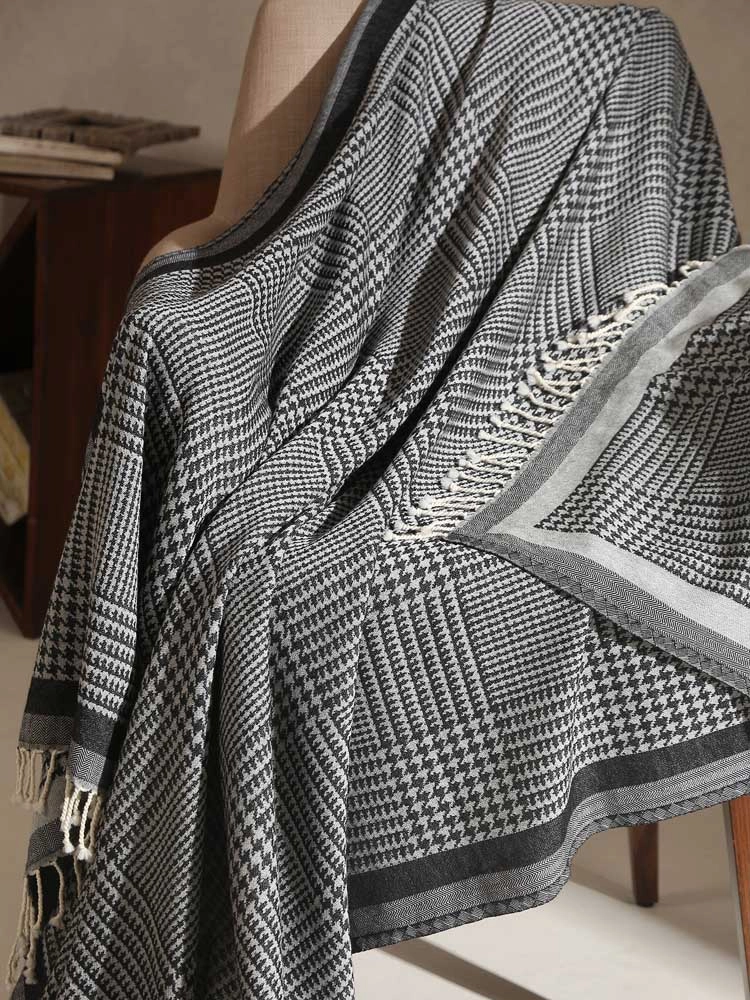 ImageSvala Checks SuperFine Merino Wool Throw – Deep Grey